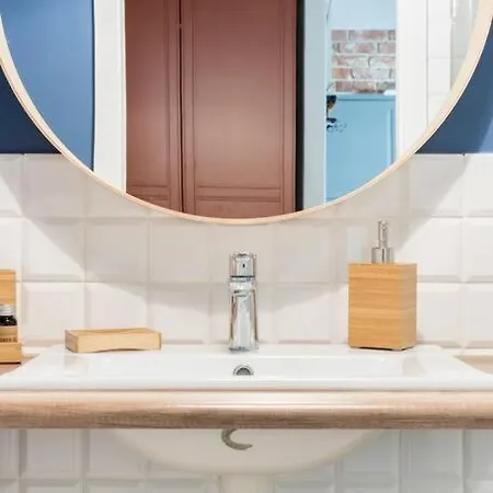 With Sunny Balcony Appartement *