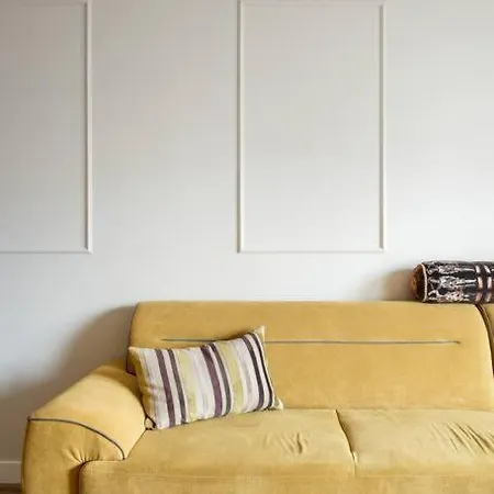 With Sunny Balcony Appartement