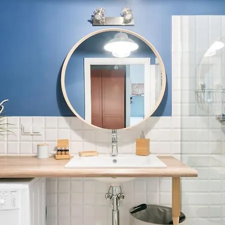 With Sunny Balcony Appartement *